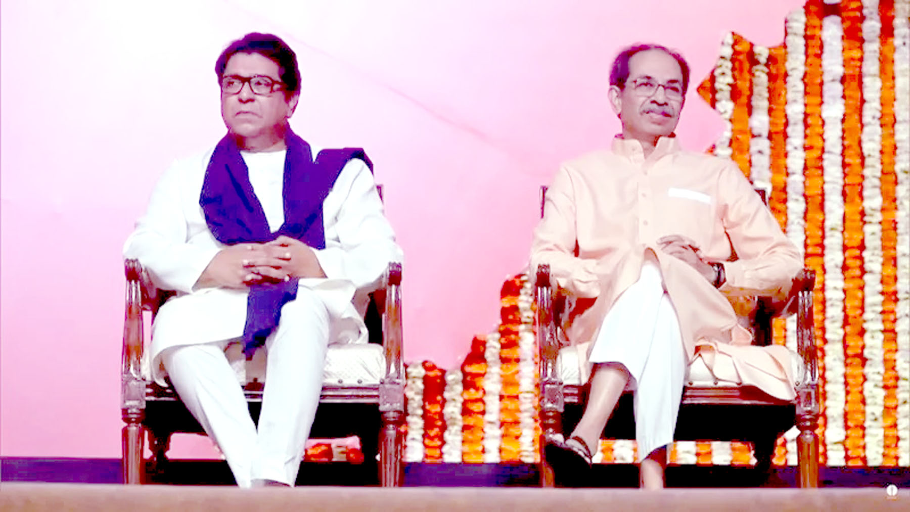 Uddhav and Raj Thackeray finally reconcile, cousins ??reunite after two decades.
